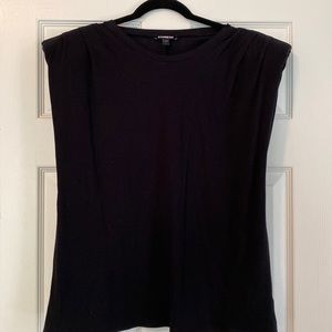 Express top with shoulder pads
